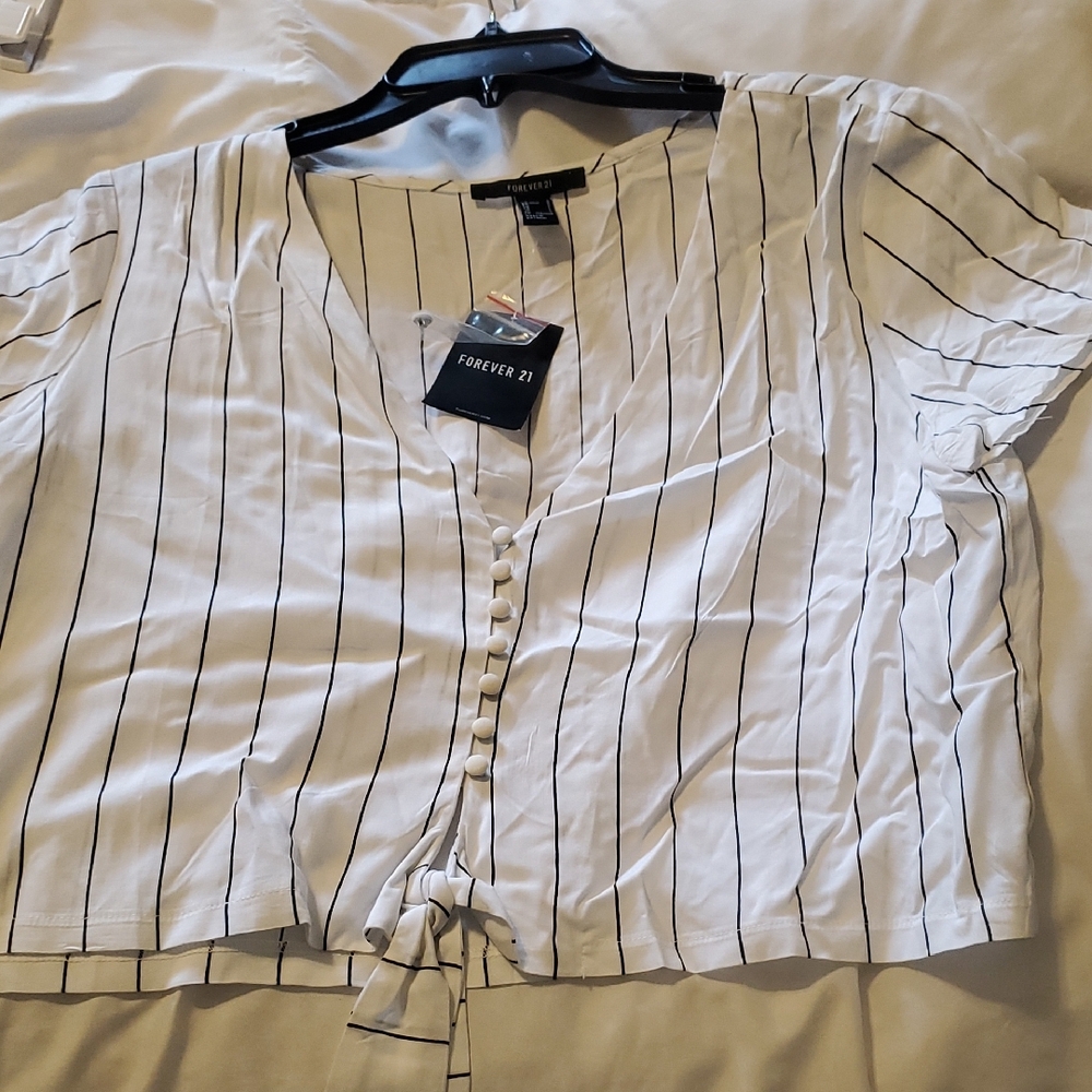 Forever 21 Black and White Crop Blouse